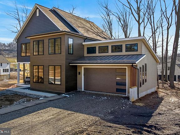 3rd image of 401 Cannon Way