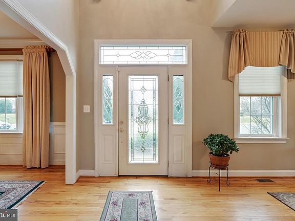 4th image of 302 Flanagan Dr