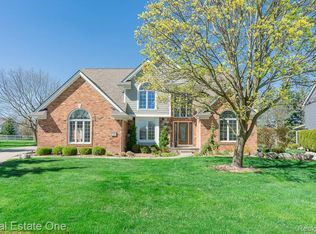 1760 Picadilly Dr, Troy, MI