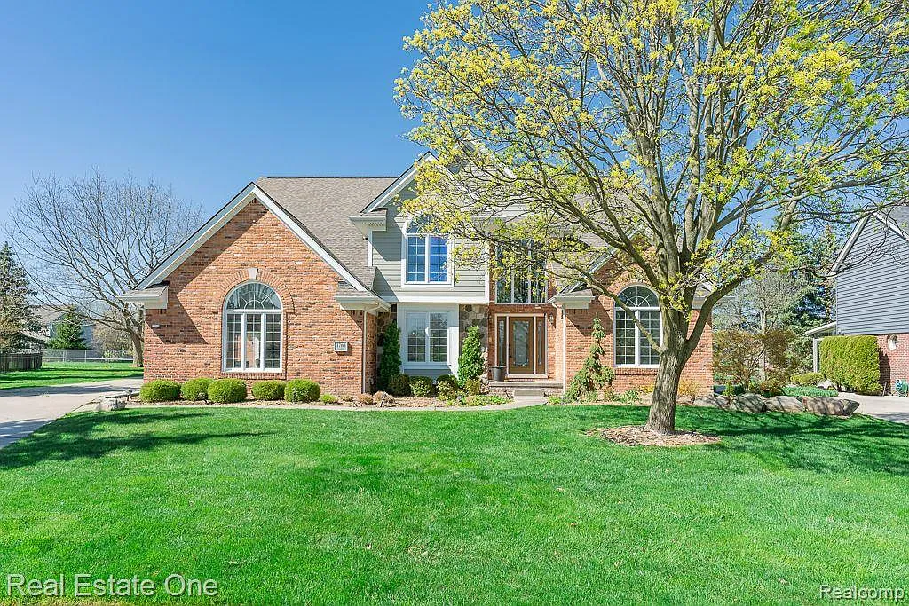 1760 Picadilly Dr photo 1