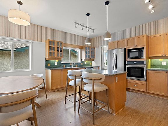 4th image of 2235 Harbour Rd #13