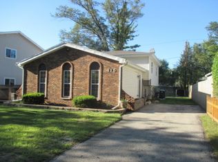 415 Division St, St Charles, IL 60174