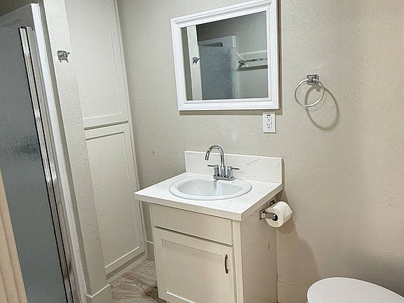 3rd image of 252 N G St #B