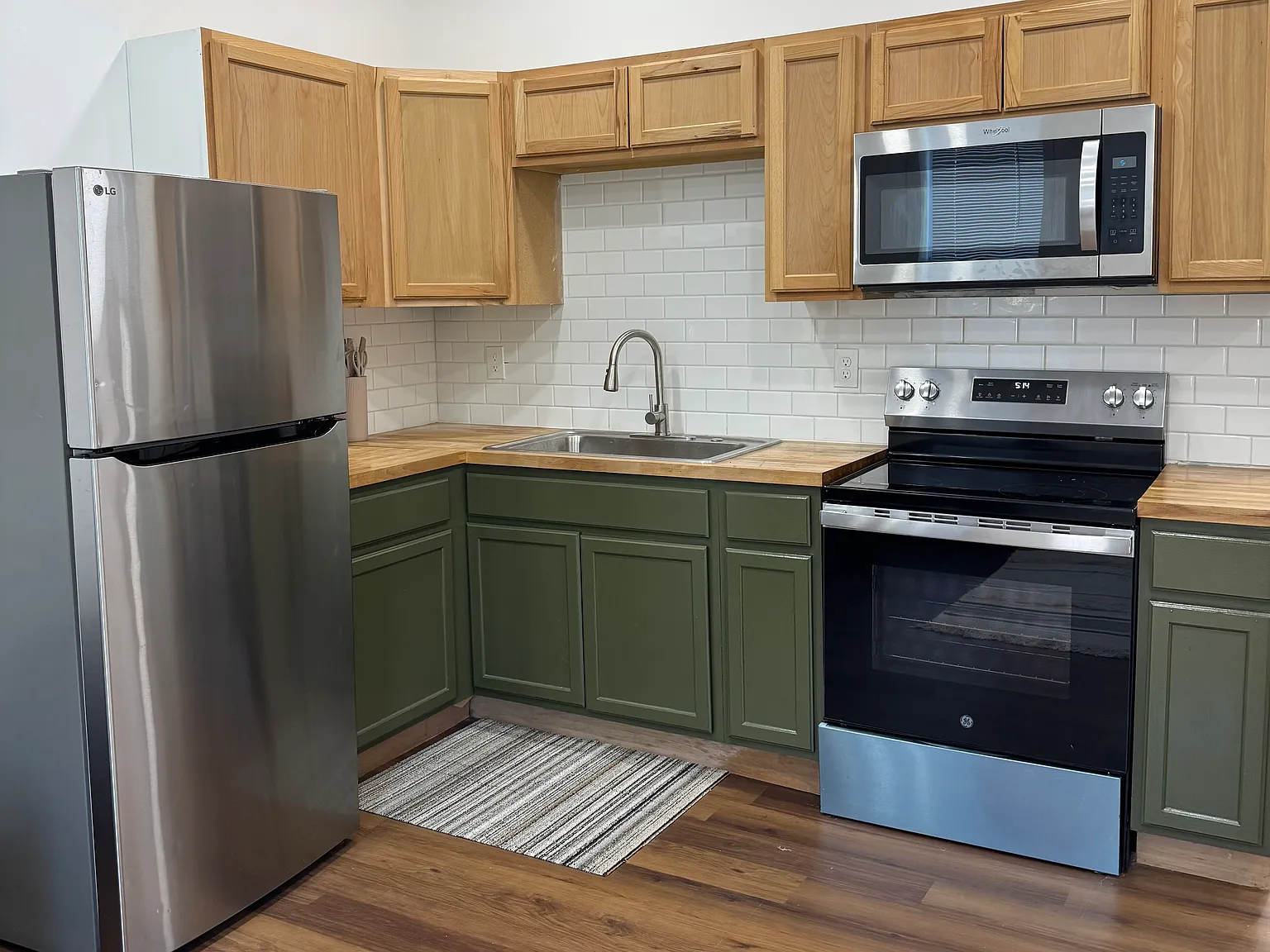 3 bed, 1127 sqft, $1,950 — Photo 3