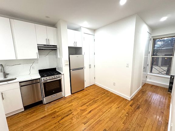 2nd image of 206 Thompson St APT 6
