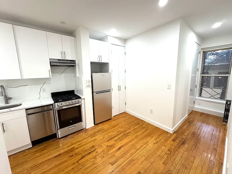 206 Thompson St #3 — Photo 1