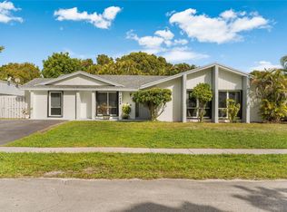 10445 SW 52nd St, Cooper City, FL 33328