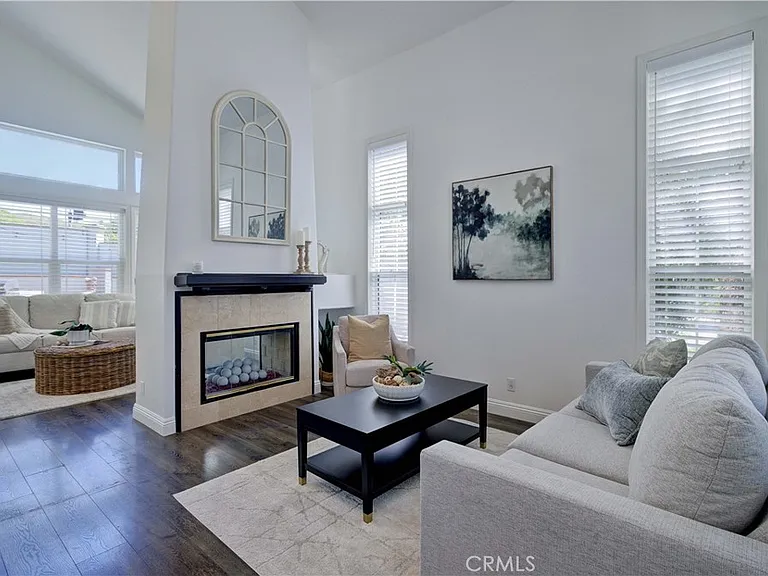 10 Willowbrook Ln — Photo 2