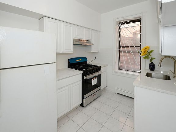 2nd image of 258 Clendenny Ave #6X