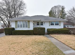 516 Norton Ave, Mundelein, IL 60060