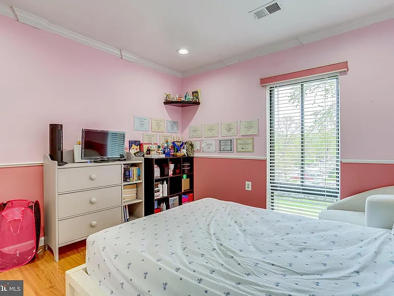 4919 Herkimer St — Photo 28