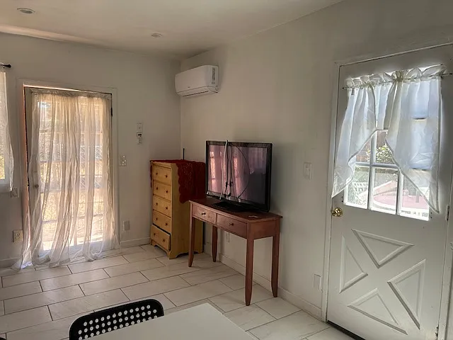 15340 Hart St #3 — Photo 9