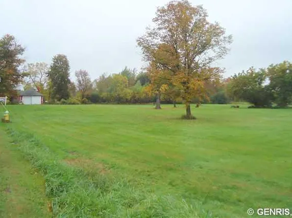 425 County Line Rd, Ontario, NY 14519