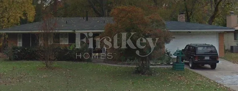 7000 Meadowbrook Dr — Photo 1