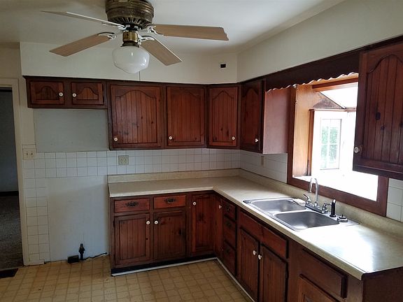5th image of 1305 W Hickory St