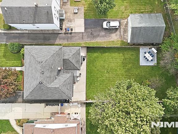 4th image of 261 Gaston Avenue