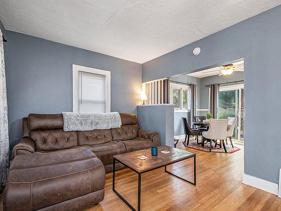 5th image of 1214 Carlton Ave NE