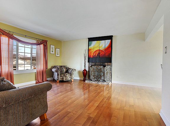 3rd image of 16807 Laramie Ave