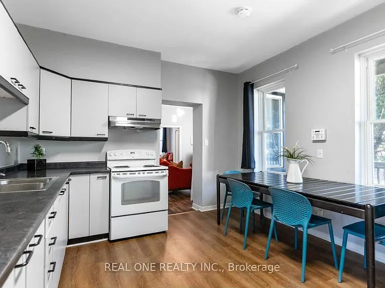 118 Queen St S #1 — Photo 13