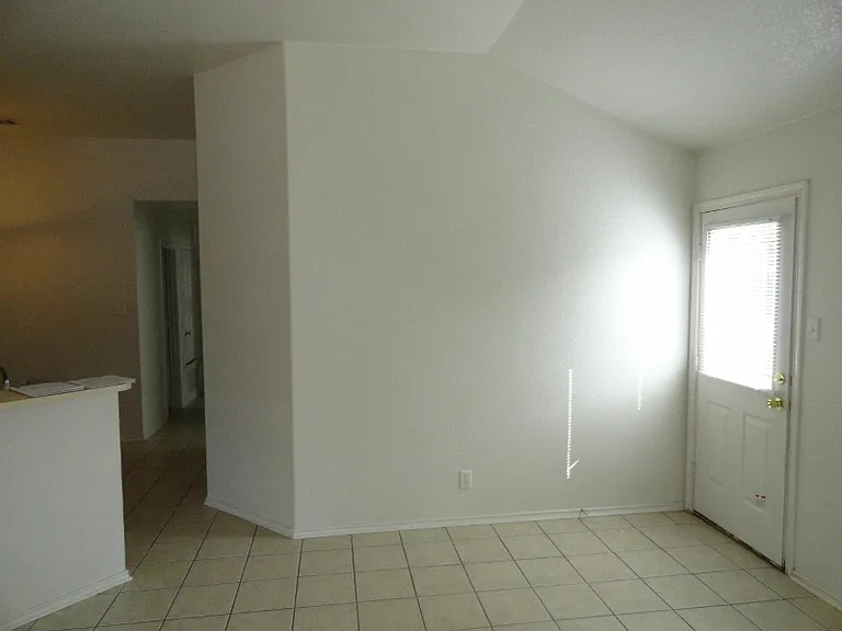 311 Jeff Gordon Dr — Photo 4