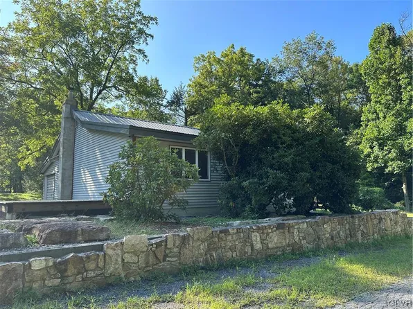 409 Blue Mountain Dr, New Ringgold, PA 17960