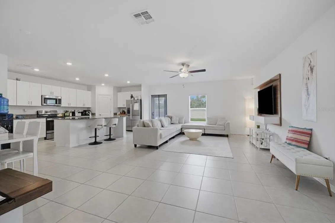 5 bed, 2217 sqft, $750 — Photo 2