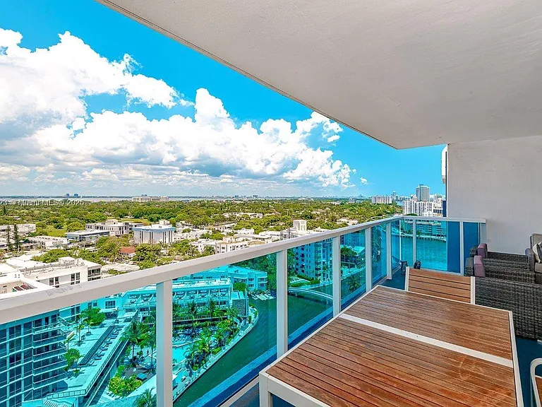 2301 Collins Ave #21 — Photo 26