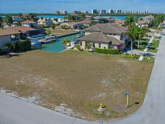 5th image of 900 Hyacinth Ct