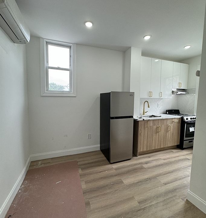 2nd image of 770 W Side Ave #2