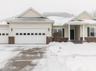 180 16th Avenue Ct, Hiawatha, IA 52233