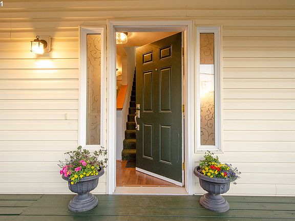 3rd image of 1113 W 16th St