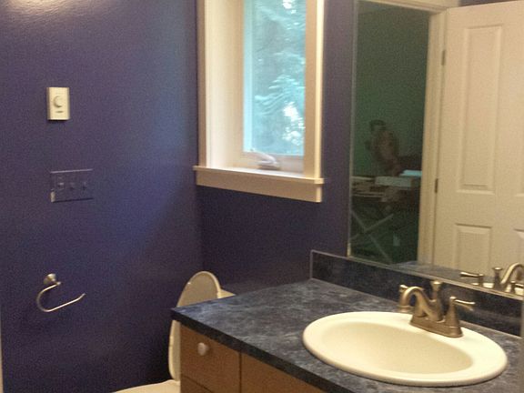 3/4 Bath with W/D and shower