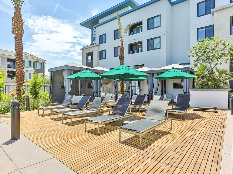Lakeside Drive Apartments — Photo 6