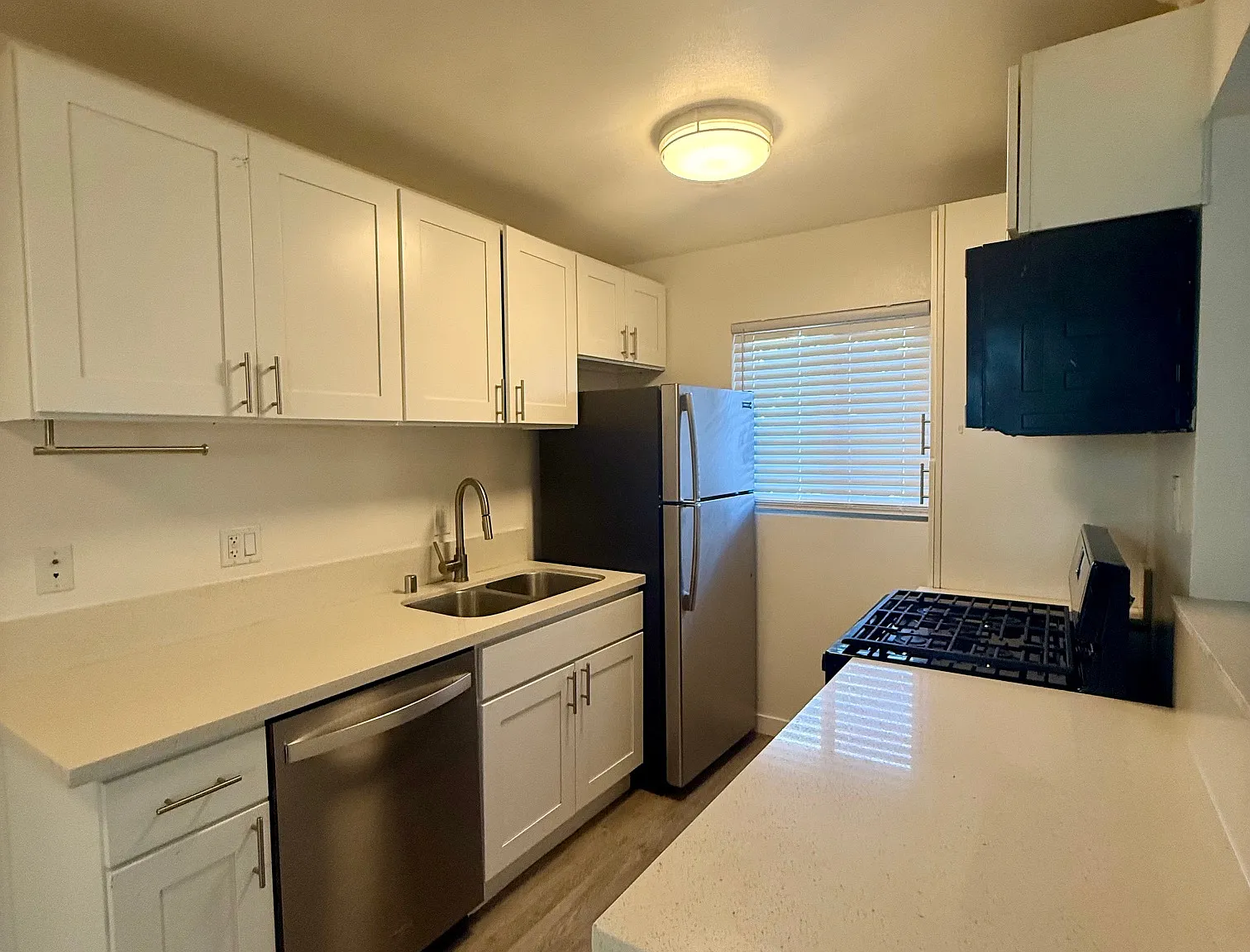 1 bed, 750 sqft, $2,400 — Photo 3