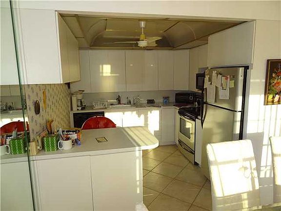 3rd image of 241 E Richmond #241