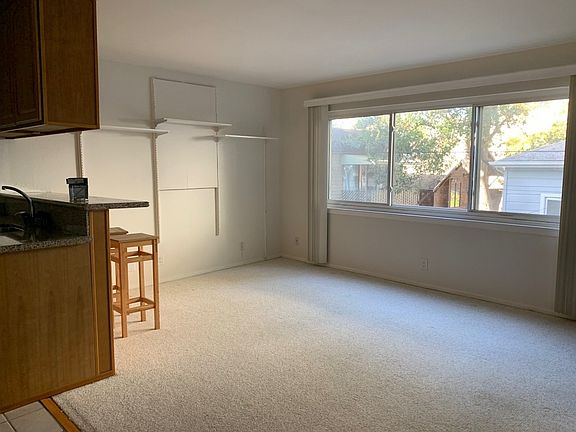4th image of 1634 Oxford St #202