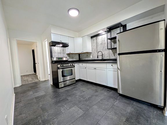 5th image of 2705 Canterbury Ln #2705