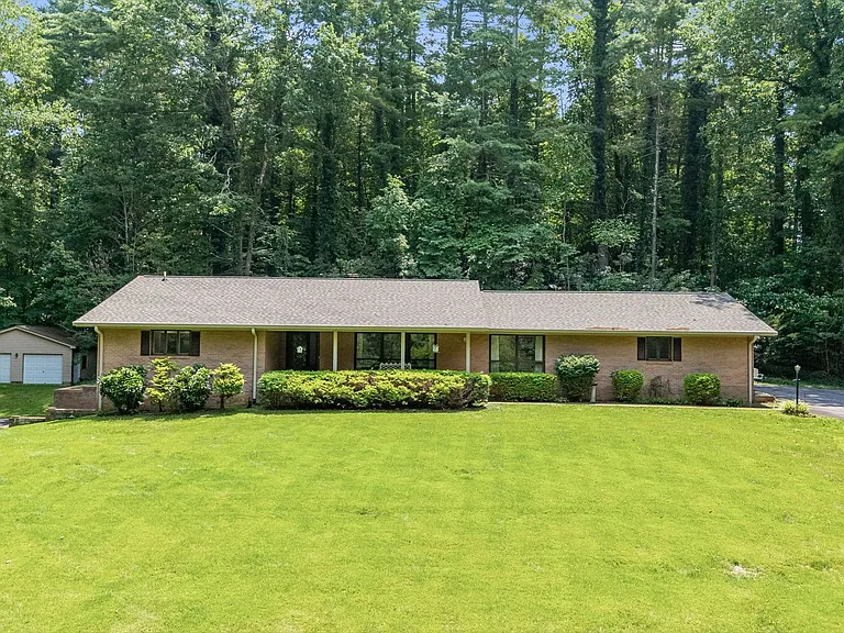 102 Arbor Ln — Photo 36