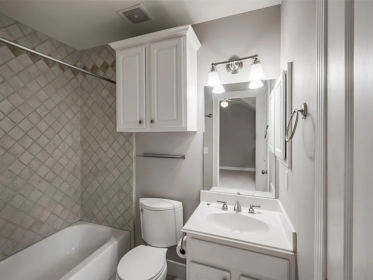315 Sandman St — Photo 21