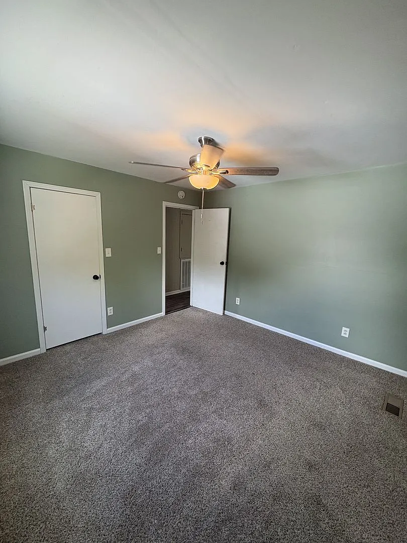 Freshly remodeled home close to APSU and Downtown Clarksville — Photo 4