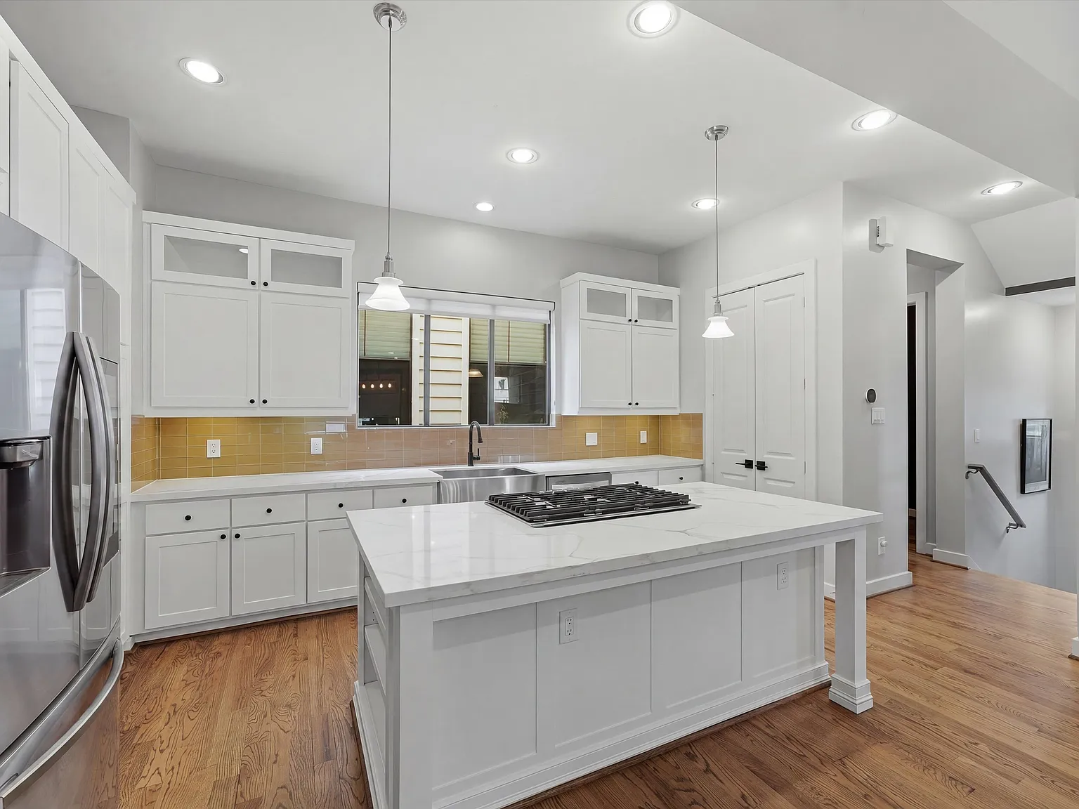 3 bed, 3.5 bath, 2759 sqft, $3,800 — Photo 3