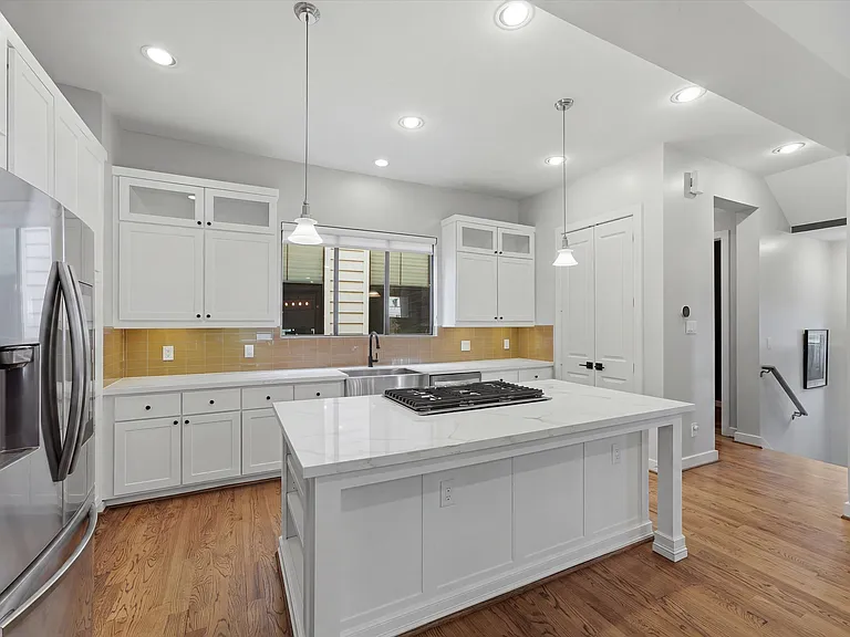 5602 Blossom St — Photo 3