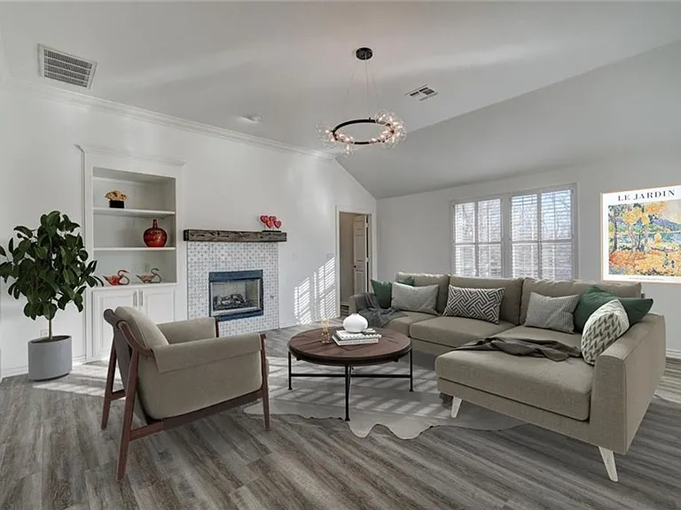 300 Glen Dr — Photo 1