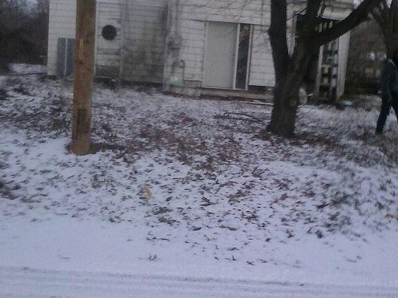 2nd image of 604 W 5th St