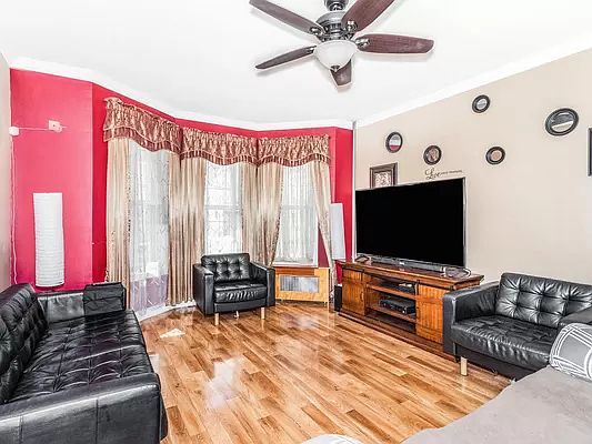 1st image of 2727 Creston Ave