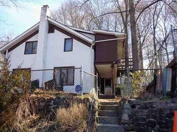 2nd image of 1 Quaker Bridge Rd