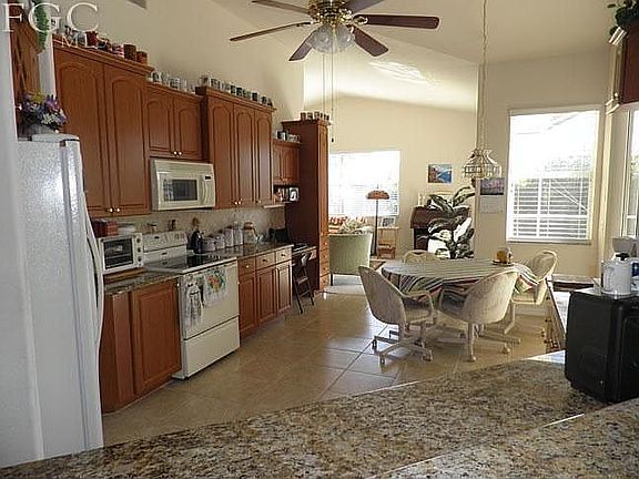 5th image of 4131 SW 22nd Ct