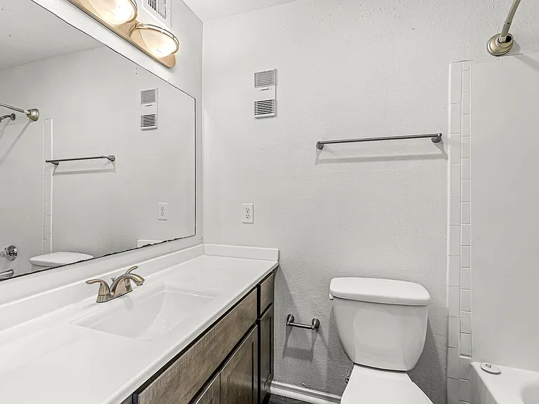 Enclave at Eagle Creek Apartments — Photo 51