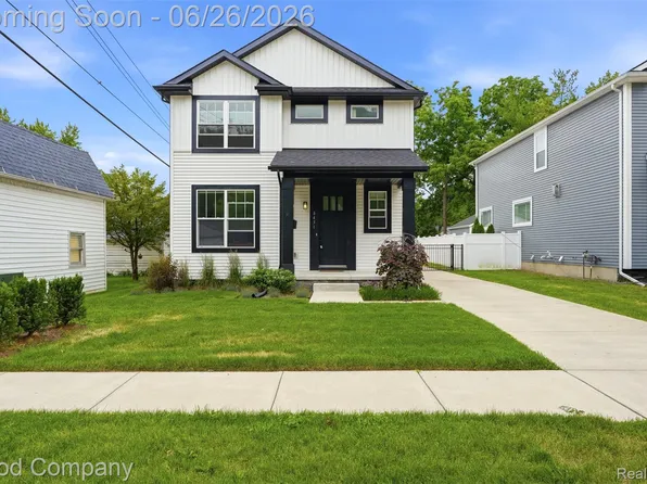 8431 Kenberton Dr, Oak Park, MI 48237