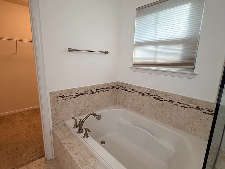 5816 Selkirkshire Rd — Photo 36